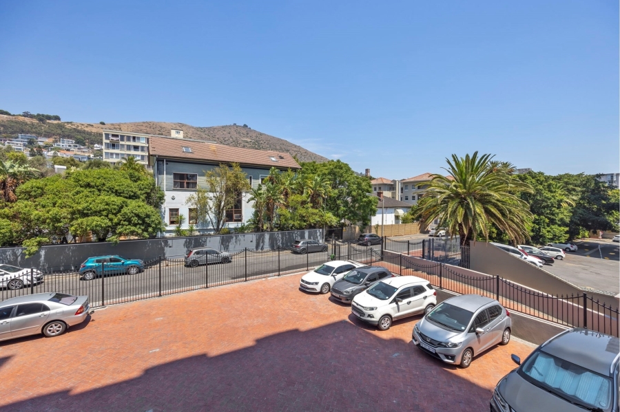 To Let 1 Bedroom Property for Rent in Green Point Western Cape